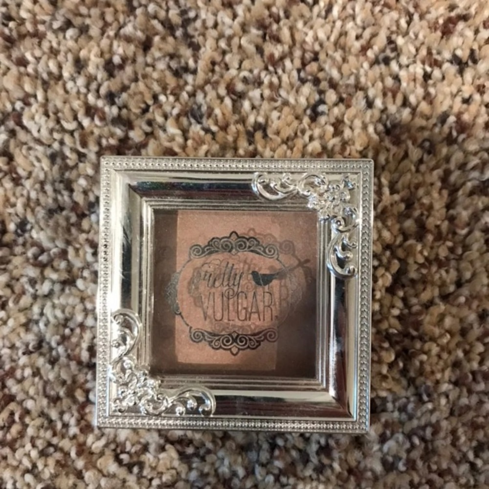 Pretty Vulgar powder highlight